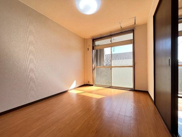 ラフレ西山 室内写真1