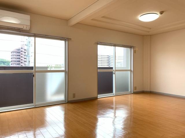 ＣＲＹＳＴＡＬ ＰＡＬＡＣＥ 室内写真1