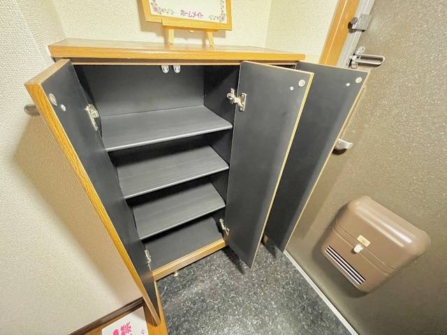 アールヴィヴァン 室内写真1