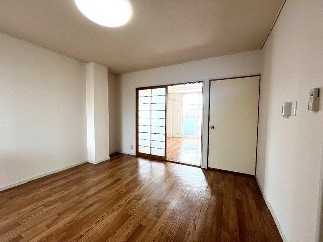 ツインハイムミサト 室内写真1
