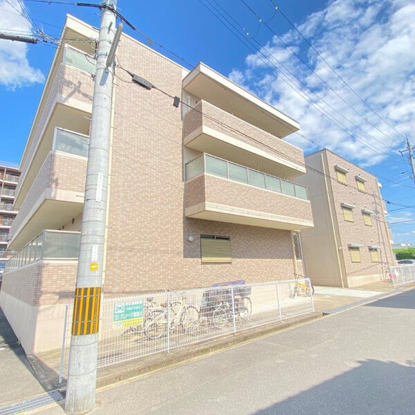 ラペルルエスト 建物画像