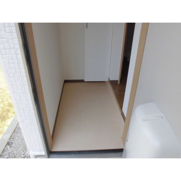 アースクエイク上条B棟 室内写真1