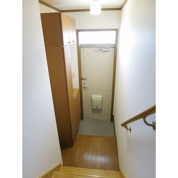 クレストール ピュア 室内写真1