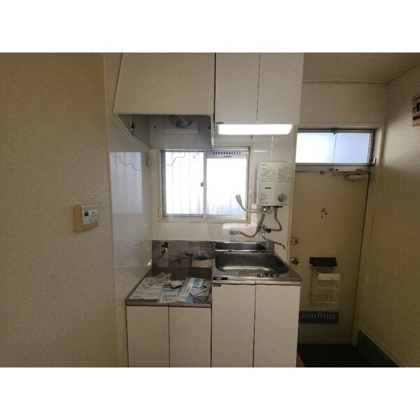 レピュート高岡B 室内写真3