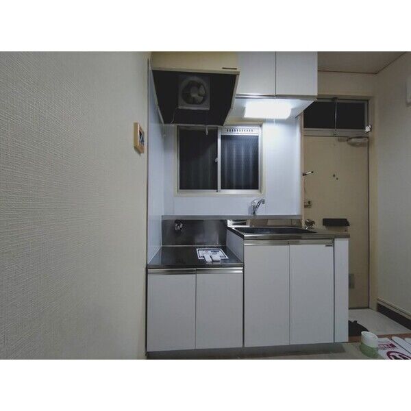 レピュート高岡B 室内写真3