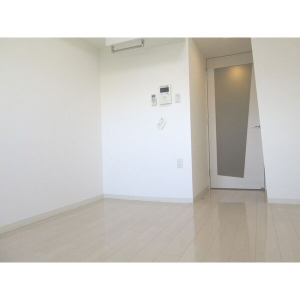 セレニテ新大阪弐番館 室内写真1
