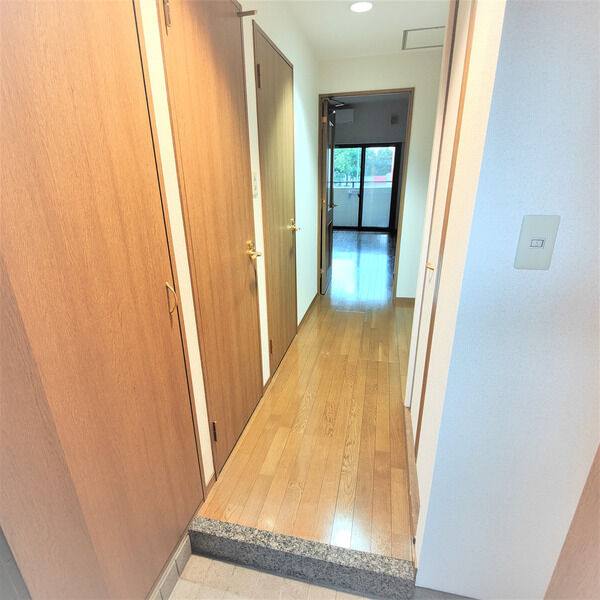 秀明館 室内写真2