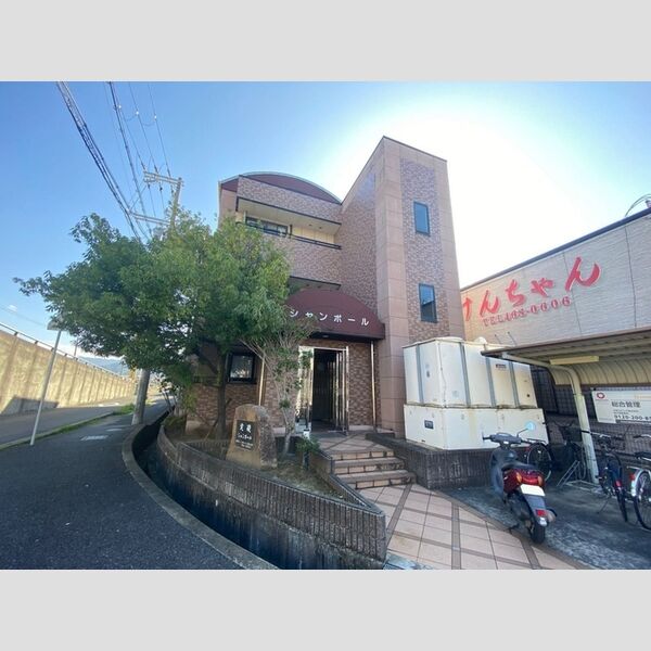 シャンポール 建物画像