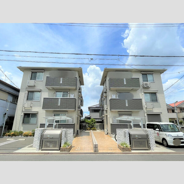 Re Court Luna 建物画像