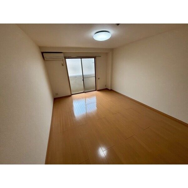 アンプルール フェール ヒカリ櫻代 室内写真2