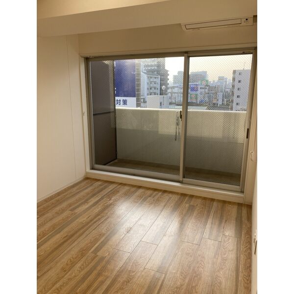 W.O.B.KYOBASHI 室内写真1