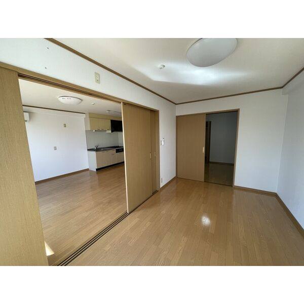 ロイヤル芝原北館 室内写真1