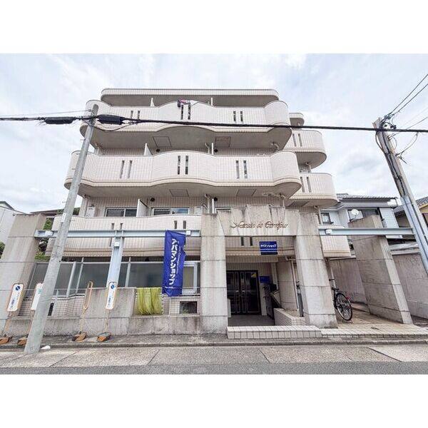メゾン・ド・カルフール 建物画像