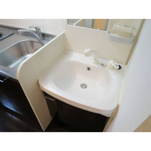 プレミアムコート名古屋金山インテルノ 室内写真3