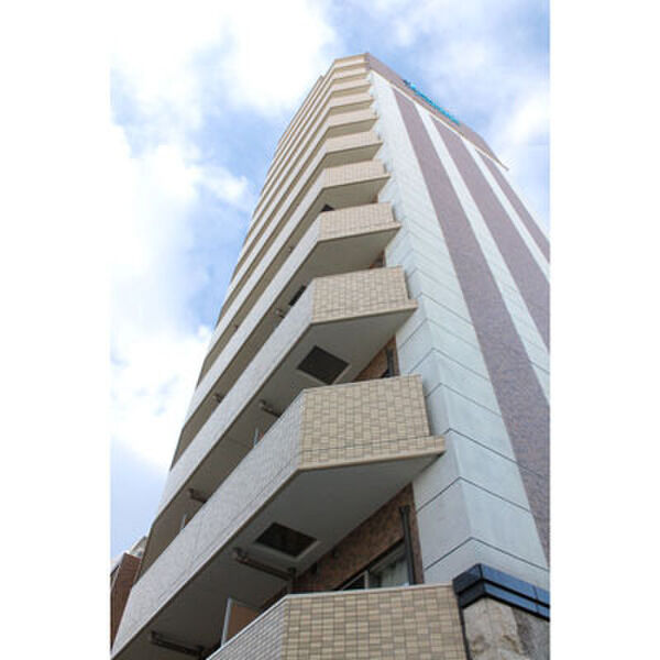 プレサンス新宿御苑前アルティメット 建物画像