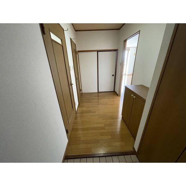 ロイヤル芝原南館 室内写真1