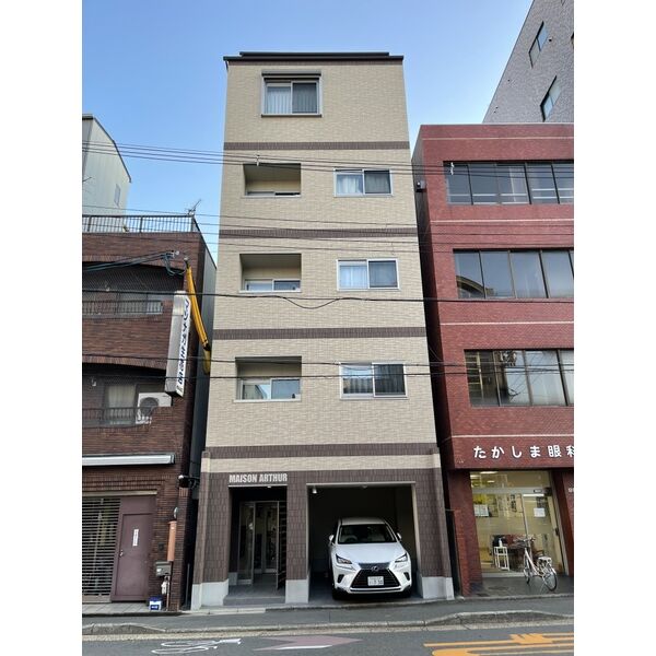 メゾンアーサー