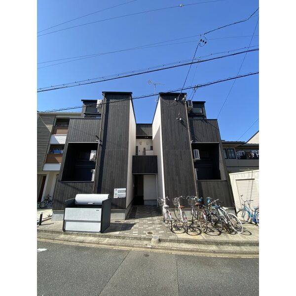 Sunlit garden 建物画像