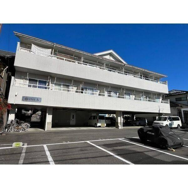 REINA A棟 建物画像