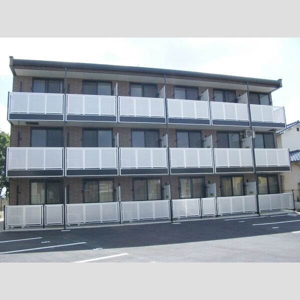 レオパレスドリームハイツ氷室 建物画像