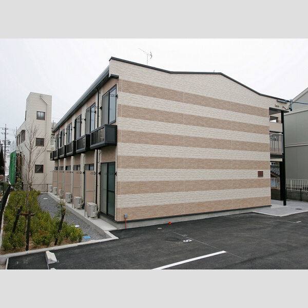レオパレスソレーユ上地 建物画像