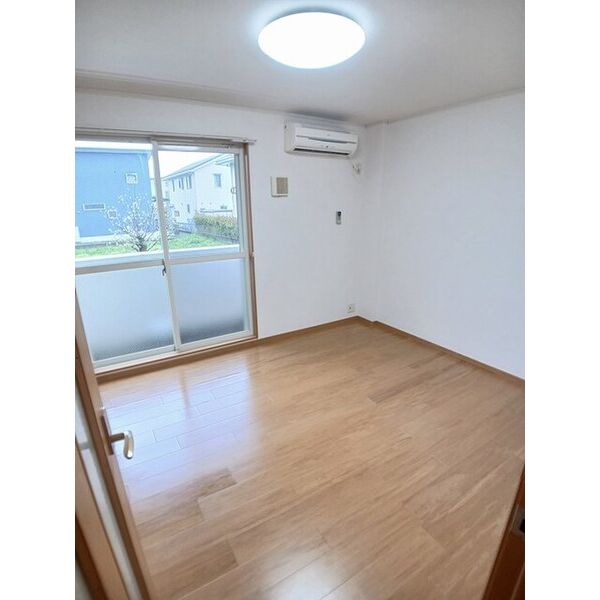 フォーリスト ヴィレッジ壱番館 室内写真1