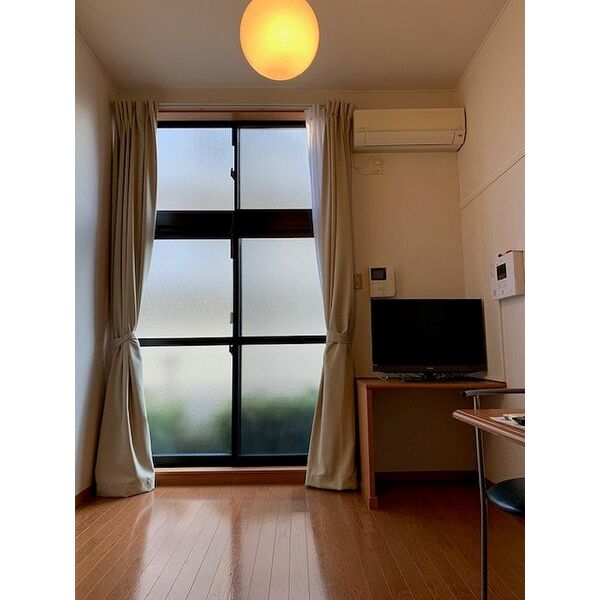 レオパレスエルフ仁川 室内写真3
