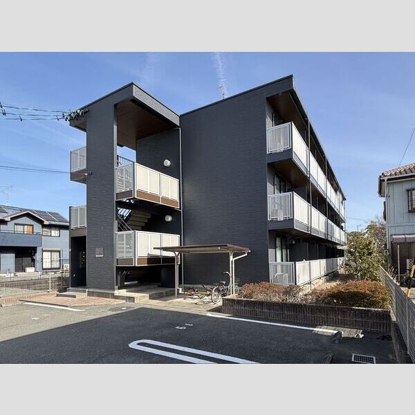 レオパレスチェリービレッジ 建物画像