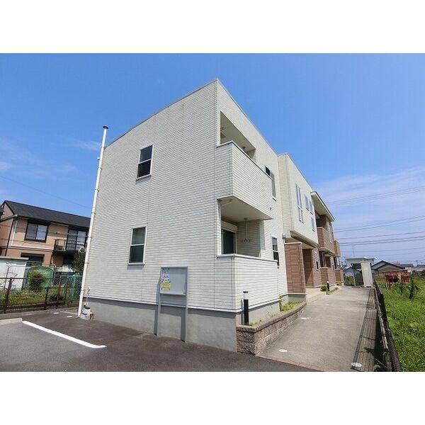 カーサ・イリーデⅡ 建物画像