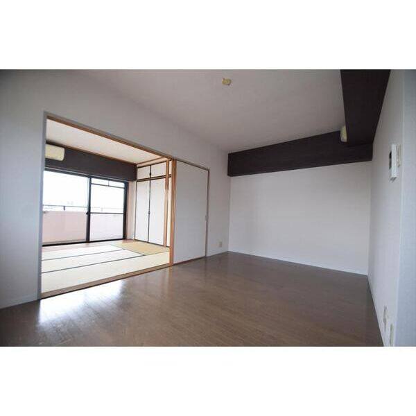 T’s　Court　Tokuya 室内写真1