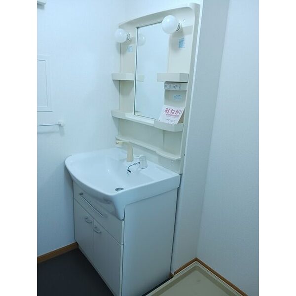 レクサスB 室内写真5