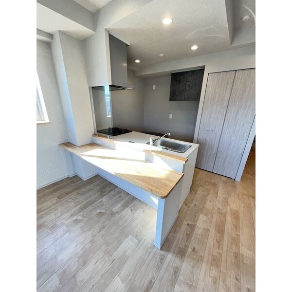 スプランディッド福島WEST 室内写真1