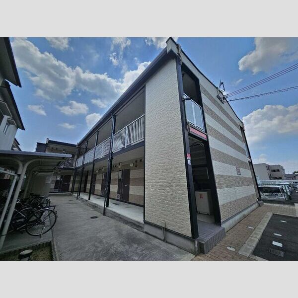 レオパレスプルメリア 建物画像