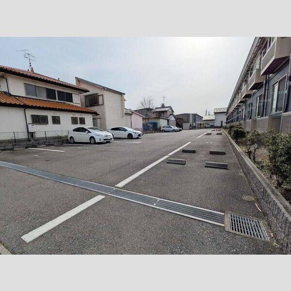 レオネクストハニカムエイト 室内写真3