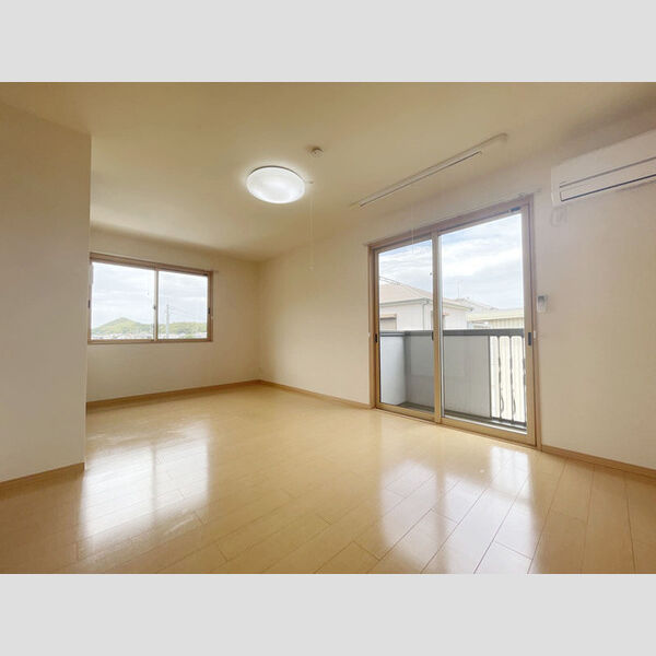 フォースクエア岡田 室内写真1