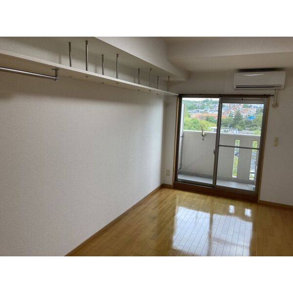 アーバン東山 室内写真1