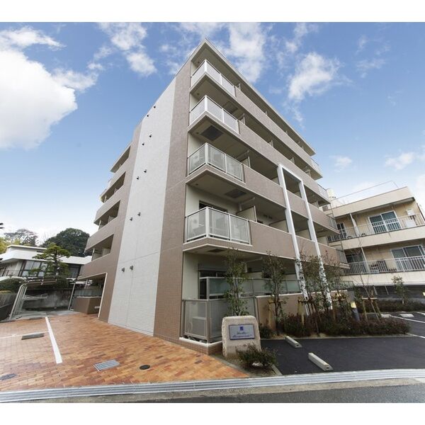 ファミーユ千里山西 建物画像