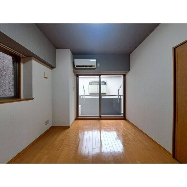 Y’sIZUMI 室内写真3