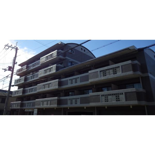 ファースト 建物画像