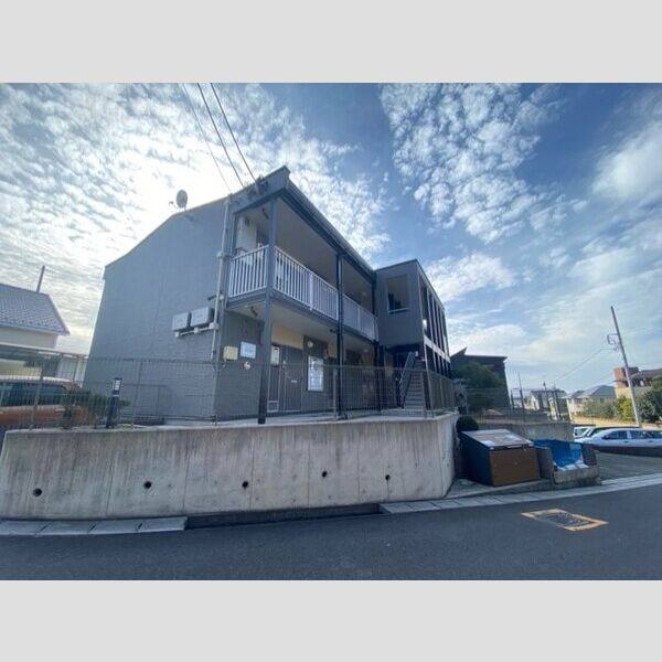 レオパレスパストラル葉山 建物画像