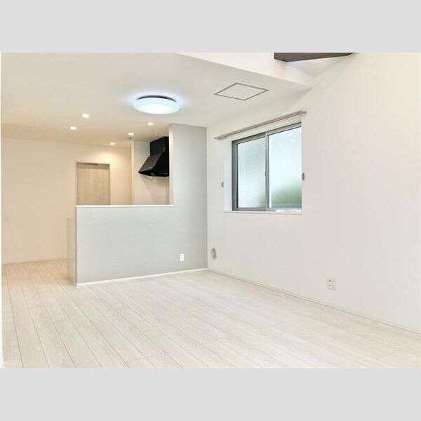 和泉戸建 室内写真1