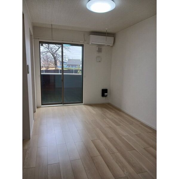 オリーブ 室内写真1