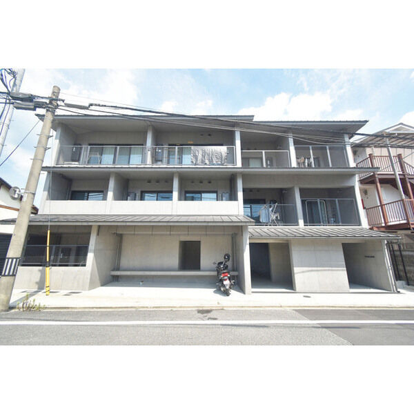 STANDZ金閣寺前 建物画像