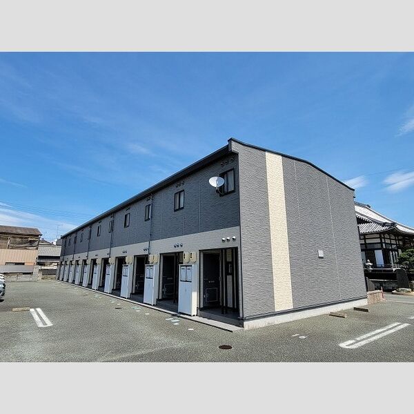 レオパレスパイン ヴィレッジ 建物画像