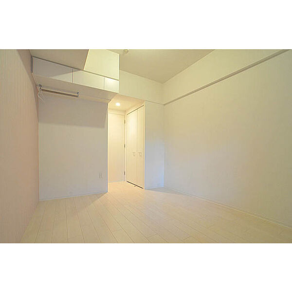 セレニテ新大阪カルム 室内写真2