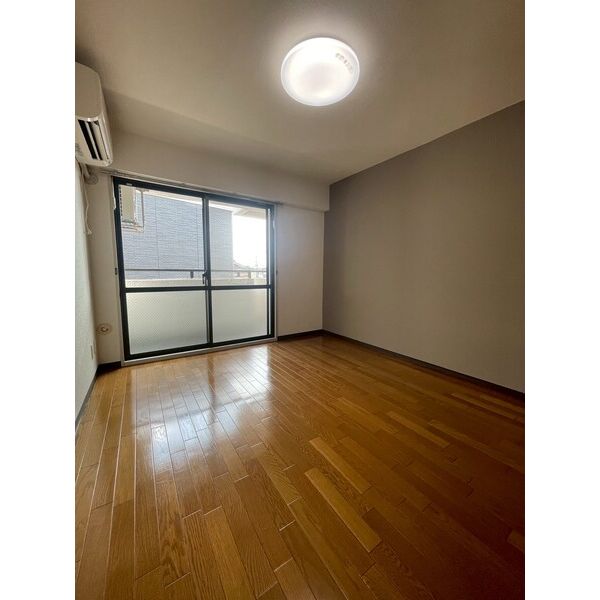 ジョイフル寝屋川 室内写真1