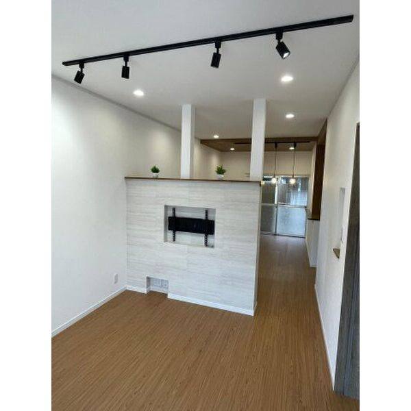 岐阜市若福町 デザイナーズリノベ戸建 室内写真1
