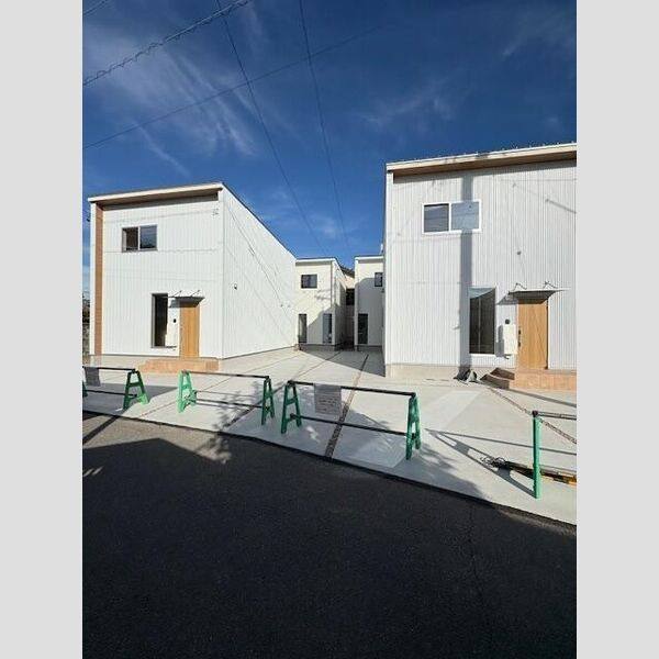 クワテュオール沓市場 建物画像