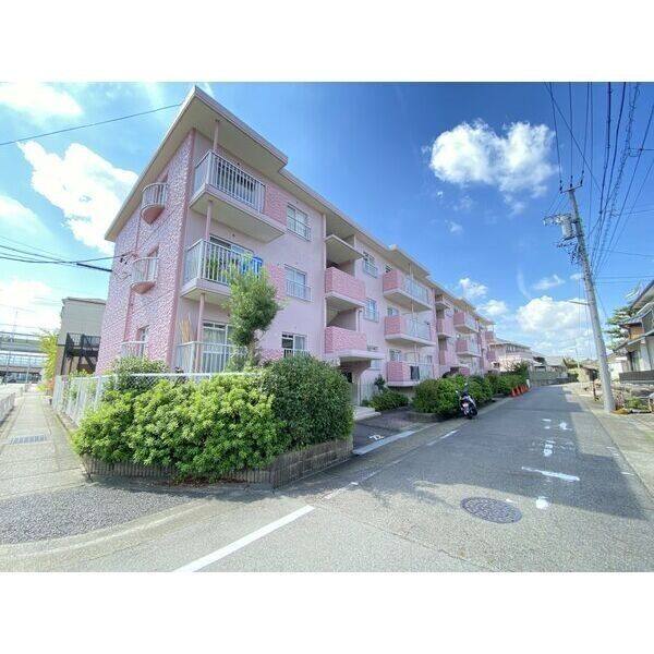 エストゥペンダ 建物画像