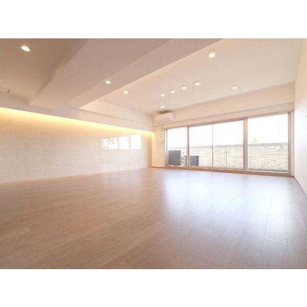 プレジオ宝塚ASIAN 室内写真1